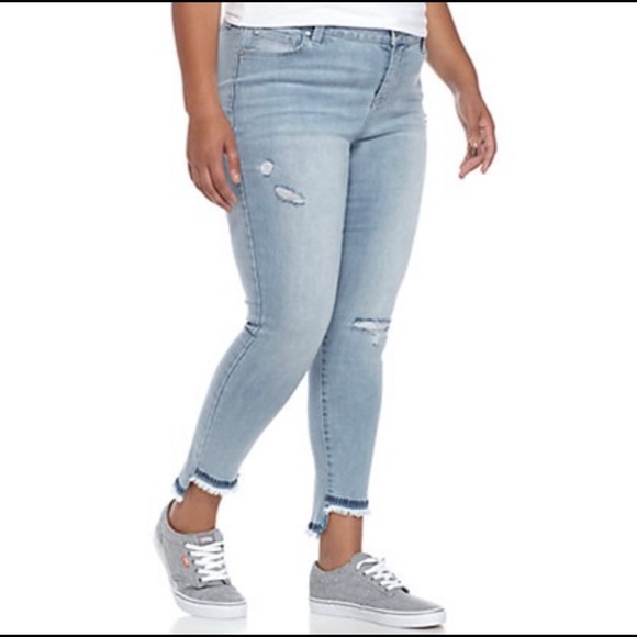 Celebrity Pink Denim - Celebrity Pink
Plus Size Frayed Hem Skinny Denim Jean